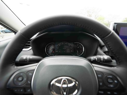 Used 2025 Toyota RAV4 XLE w/ Convenience Package image 15