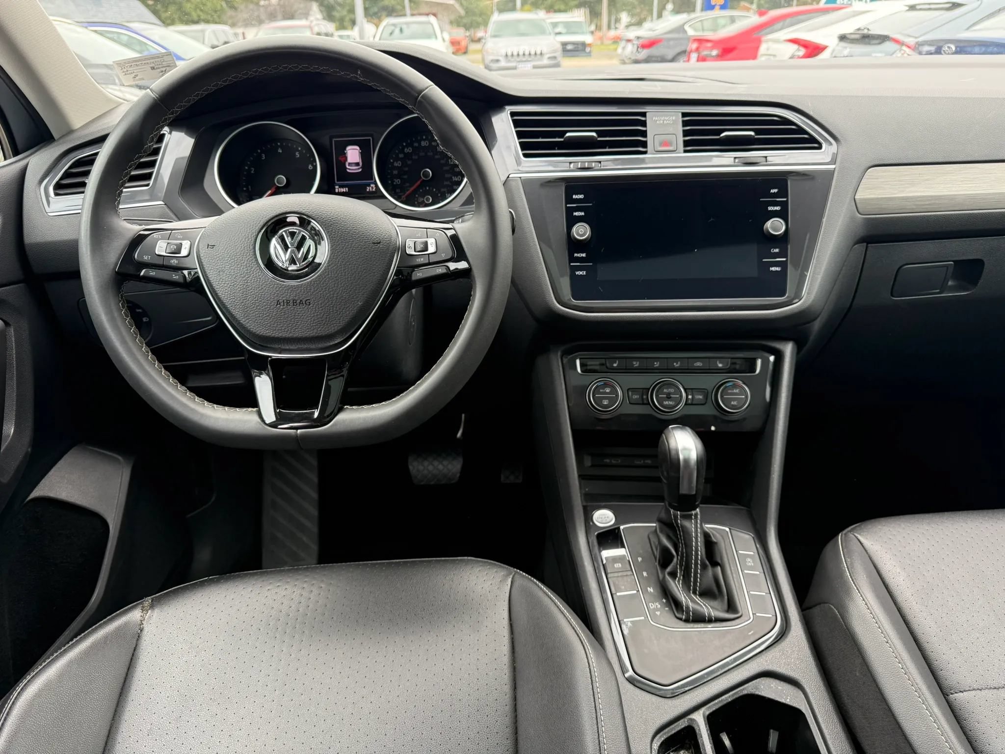 Used 2021 Volkswagen Tiguan SE w/ Panoramic Sunroof Package FWD image 15