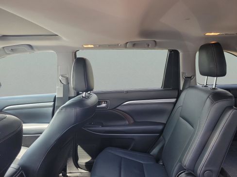 Used 2018 Toyota Highlander Limited FWD image 24