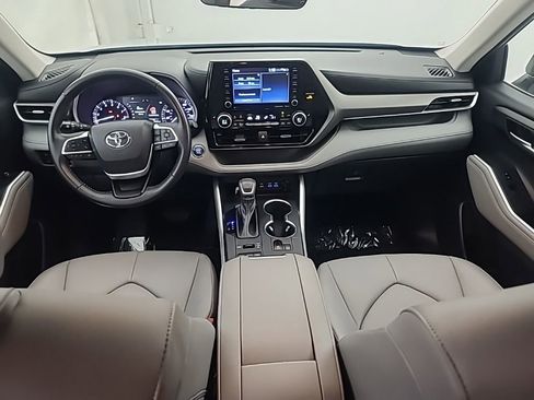 Used 2022 Toyota Highlander XLE image 24