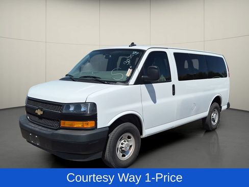 Used 2023 Chevrolet Express 3500 LS RWD image 4