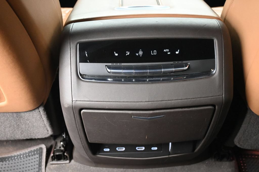 Used 2022 Cadillac Escalade ESV Premium Luxury w/ Performance Package AWD/4WD image 16