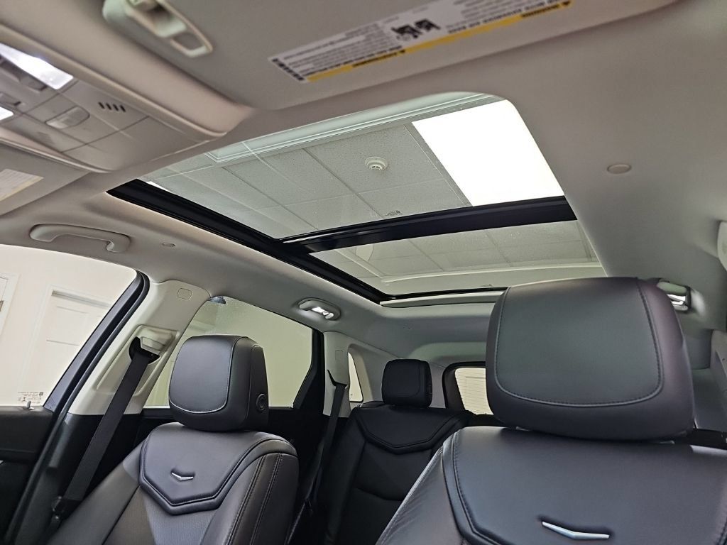 Used 2018 Cadillac XT5 Luxury w/ Driver Awareness Package AWD/4WD image 24