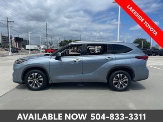 Used 2022 Toyota Highlander XLE FWD video 2