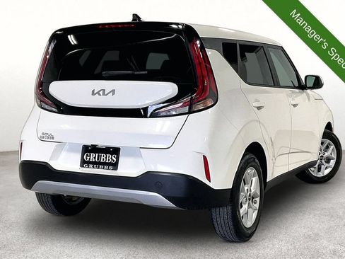 Used 2025 Kia Soul LX w/ LX Technology Package FWD image 2