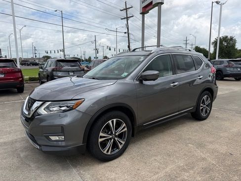 Used 2017 Nissan Rogue SL w/ SL Premium Package FWD image 2