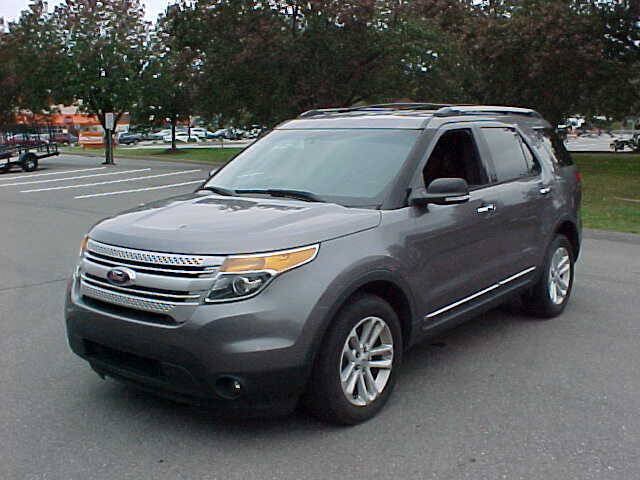 Used 2014 Ford Explorer XLT w/ Equipment Group 202A AWD/4WD image 33