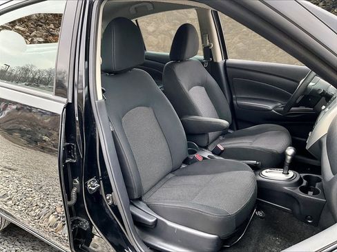 Used 2019 Nissan Versa SV image 7