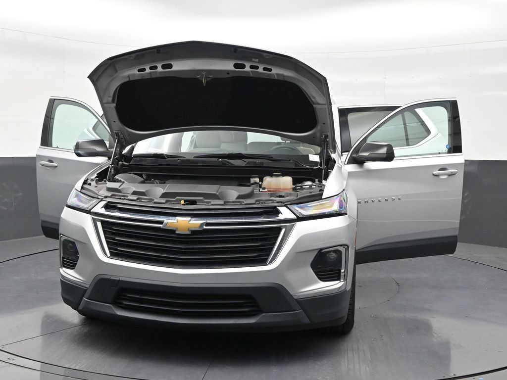 Used 2022 Chevrolet Traverse LS FWD image 32