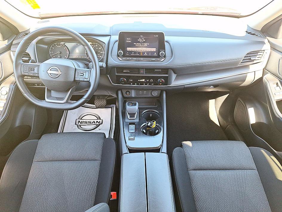 Certified 2025 Nissan Rogue SV FWD image 19