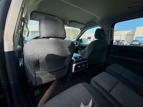 Used 2022 Ford Expedition XLT image 23