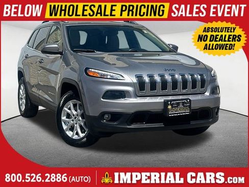 Used 2016 Jeep Cherokee Latitude w/ Cold Weather Group AWD/4WD image 1