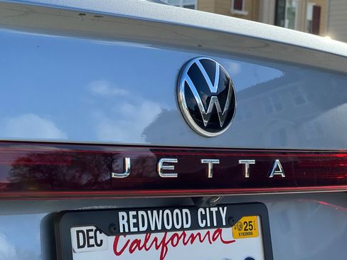 Certified 2025 Volkswagen Jetta Sport image 25