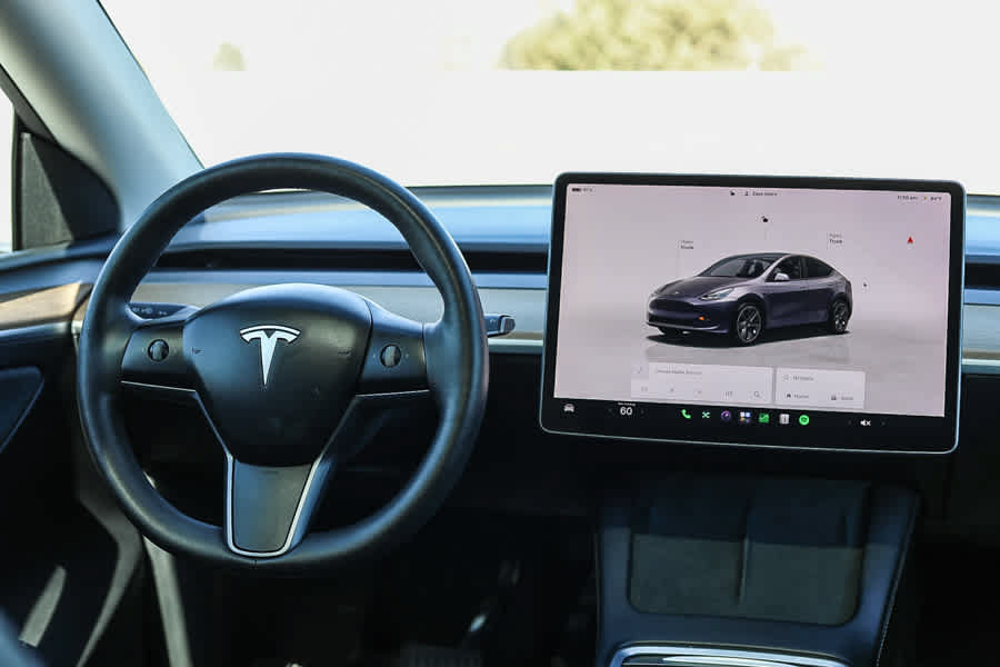 Used 2024 Tesla Model Y Long Range AWD/4WD image 12