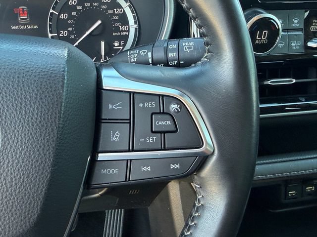 Used 2020 Toyota Highlander XLE AWD/4WD image 14
