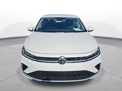 Used 2025 Volkswagen Jetta SE image 2