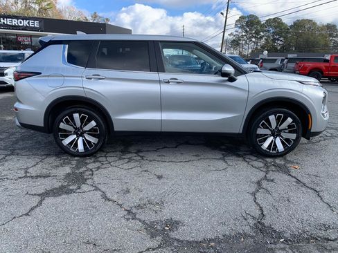 New 2025 Mitsubishi Outlander SE image 2