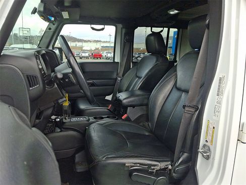 Used 2014 Jeep Wrangler Unlimited Sahara image 13