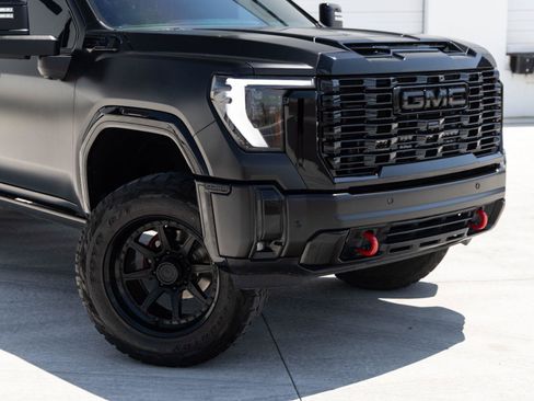 Used 2024 GMC Sierra 3500 Denali Ultimate AWD/4WD image 3