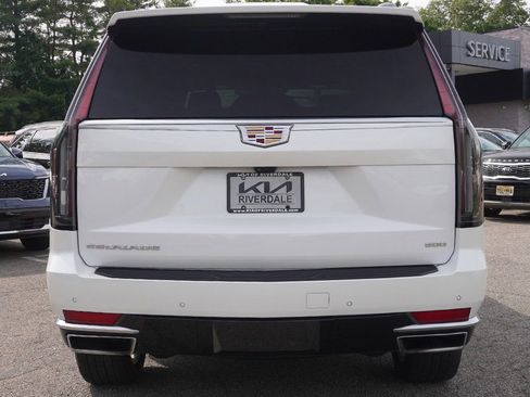 Used 2023 Cadillac Escalade Premium Luxury w/ LPO, Floor Liner Package AWD/4WD image 18