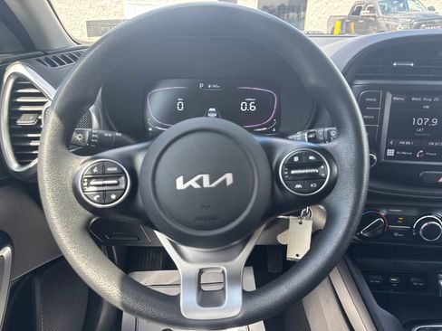 Used 2023 Kia Soul LX FWD image 17