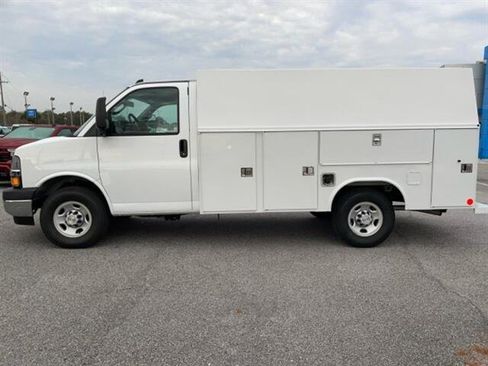 New 2025 Chevrolet Express 3500 w/ Power Convenience Package image 4