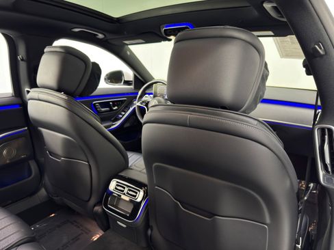 Used 2022 Mercedes-Benz S 500 4MATIC w/ AMG Line Package image 48