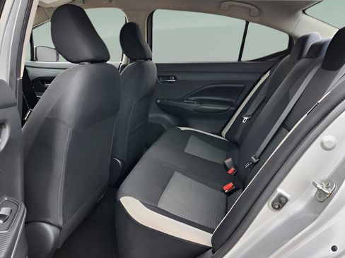 Used 2020 Nissan Versa SV image 11