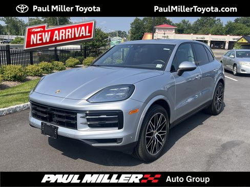 Used 2024 Porsche Cayenne AWD/4WD image 1