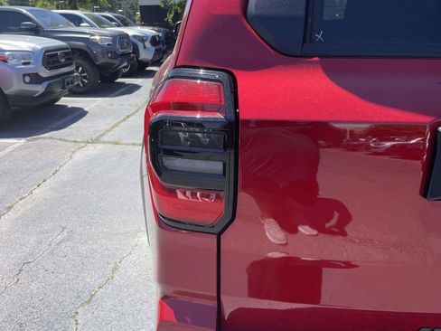 Used 2025 Toyota 4Runner TRD Off-Road AWD/4WD image 17