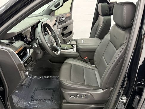 Used 2026 GMC Yukon XL Denali w/ Advanced Technology Package AWD/4WD image 14