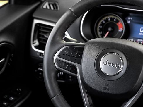 Used 2022 Jeep Cherokee Limited image 26