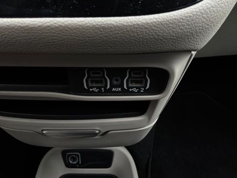 Used 2023 Chrysler Pacifica Touring-L FWD image 29
