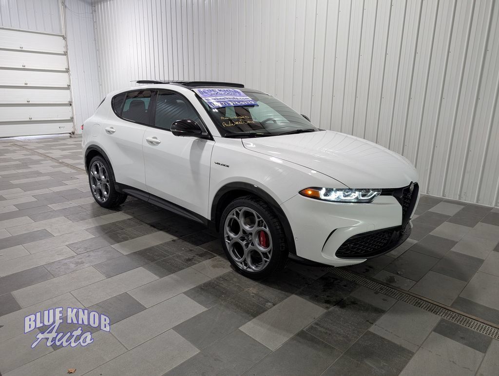 Used 2024 Alfa Romeo Tonale Veloce AWD/4WD image 5