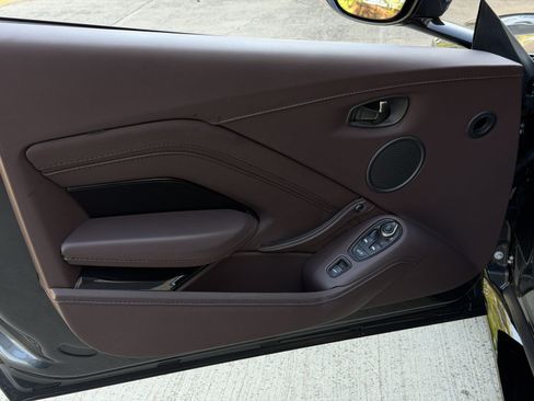 Used 2023 Aston Martin V8 Vantage Roadster RWD image 23