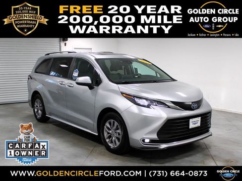 Used 2024 Toyota Sienna XLE image 1