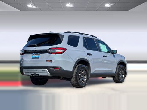Certified 2025 Honda Pilot TrailSport image 8