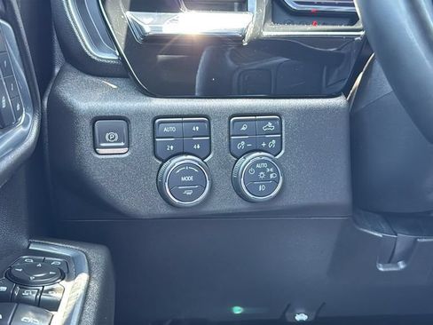 Used 2024 Chevrolet Silverado 2500 LTZ AWD/4WD image 28