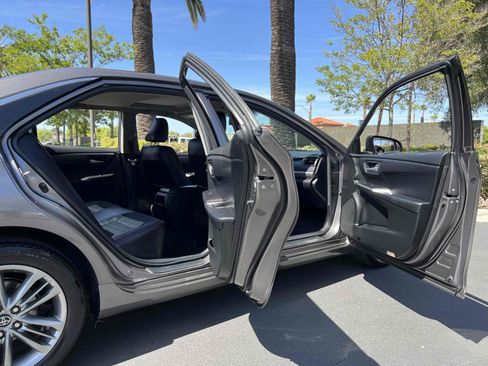 Used 2017 Toyota Camry SE w/ Moonroof Package image 61