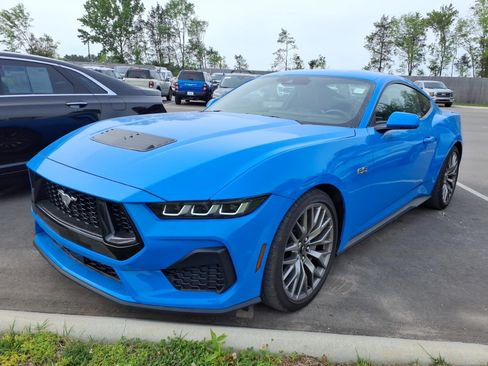 Used 2024 Ford Mustang GT Premium RWD image 3