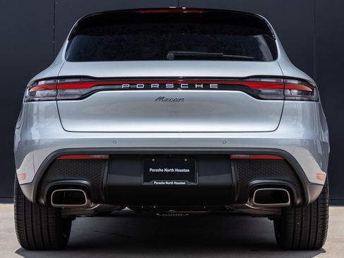 Certified 2026 Porsche Macan AWD/4WD image 10