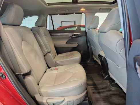 Used 2022 Toyota Highlander Platinum image 23