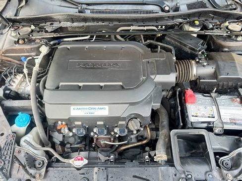Used 2017 Honda Accord Touring image 36