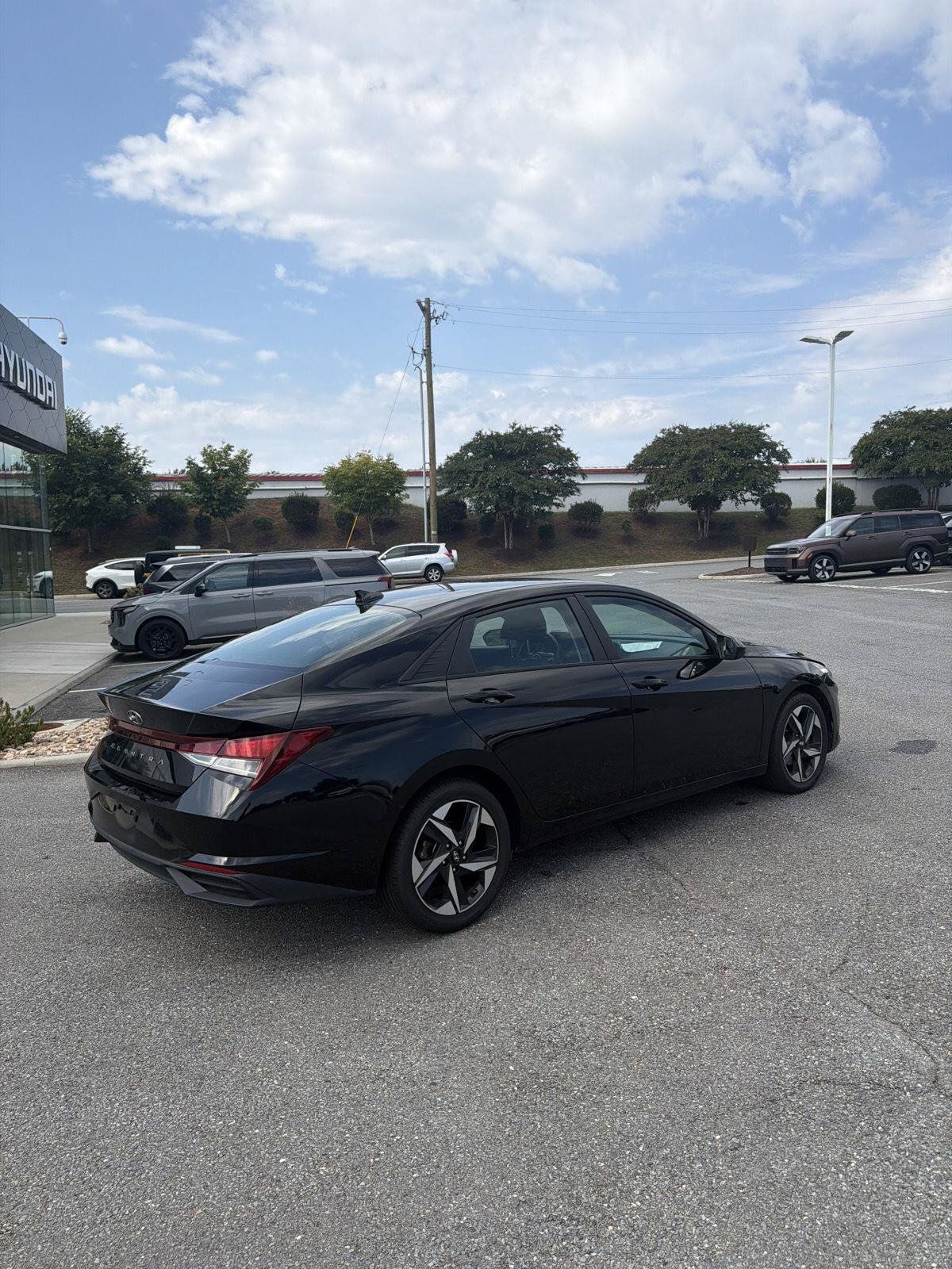 Certified 2023 Hyundai Elantra SEL w/ Convenience Package FWD image 6
