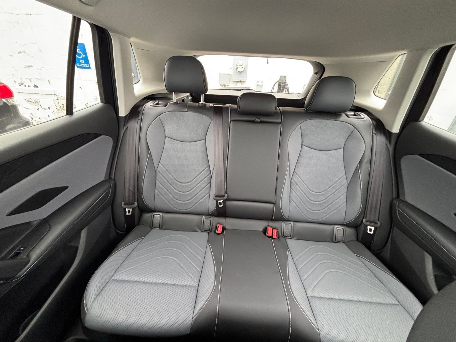 Used 2026 Volkswagen Tiguan SE AWD/4WD image 40