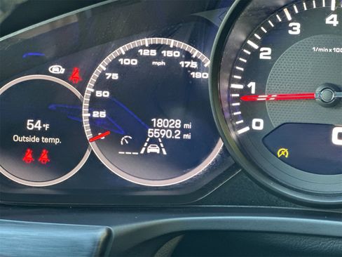 Used 2022 Porsche Panamera 4 Platinum Edition image 30