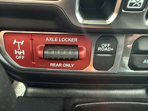 New 2025 Jeep Gladiator Mojave image 34