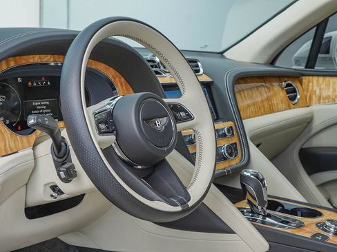 Certified 2023 Bentley Bentayga AWD/4WD image 19