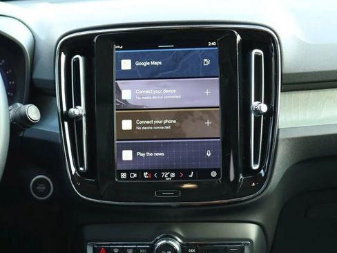 Used 2025 Volvo XC40 B5 Core image 36