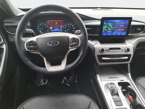 Used 2023 Ford Explorer XLT w/ Equipment Group 202A RWD image 17